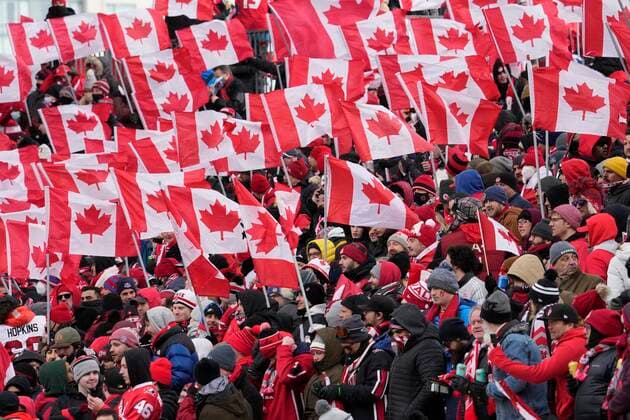 March 27, 2022, TORONTO, ON, CANADA: Fans cheer and wave Canadian flags before the start of the Canada-Jamaica CONCACAF World Cup soccer qualifying action in Toronto on Sunday, March 27, 2022. Canada News - March 27, 2022  - ZUMAc35_ 20220327_zaf_c35_063 Copyright: xFrankxGunnx