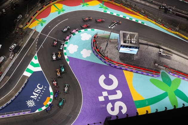 start of the race, depart, 11 PEREZ Sergio (mex), Red Bull Racing RB18, 16 LECLERC Charles (mco), Scuderia Ferrari F1-75, 55 SAINZ Carlos (spa), Scuderia Ferrari F1-75, 01 VERSTAPPEN Max (nld), Red Bull Racing RB18, action during the Formula 1 STC Saudi Arabian Grand Prix 2022, 2nd round of the 2022 FIA Formula One World Championship, WM, Weltmeisterschaft on the Jeddah Corniche Circuit, from March 25 to 27, 2022 in Jeddah, Saudi Arabia - F1 - SAUDI ARABIAN GRAND PRIX 2022 - RACE DPPI Panoramic 00122007_AV6_8581
