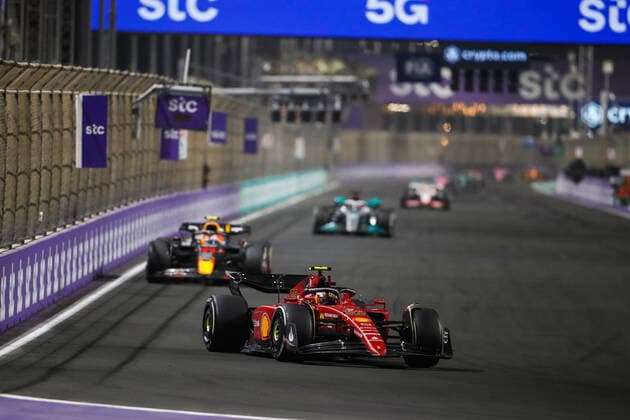 55 SAINZ Carlos (spa), Scuderia Ferrari F1-75, action during the Formula 1 STC Saudi Arabian Grand Prix 2022, 2nd round of the 2022 FIA Formula One World Championship, WM, Weltmeisterschaft on the Jeddah Corniche Circuit, from March 25 to 27, 2022 in Jeddah, Saudi Arabia - F1 - SAUDI ARABIAN GRAND PRIX 2022 - RACE DPPI Panoramic  00122007__V2_4128