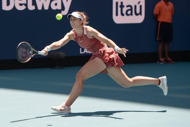 Paula Badosa (ESP) defeated Yulia Putintseva (KAZ) 6-3, 6-2, at the Miami Open being played at Hard Rock Stadium in Miami Gardens, Florida on March 27, 2022: Ã‚ Tennisclix CSM Miami Gardens USA - ZUMAc04_ 20220327_zaf_c04_064 Copyright: xKarlaxKinnex