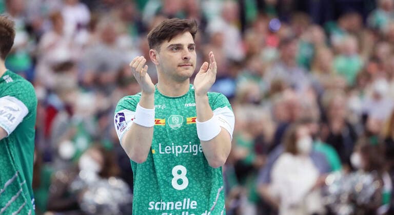 Leipzig, 27.03.2022, Arena Leipzig, Handball, 1.Bundesliga, 25.Spieltag , DHfK Leipzig vs. TuS N- Lübbecke 25:21 (12:10) , Im Bild; Leipzig nach dem Spiel. Lucas Krzikalla (8, Leipzig) ,