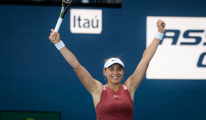 March 27, 2022, MIAMI, FLORIDA, UNITED STATES: Paula Badosa of Spain in action during the third round of the 2022 Miami Open WTA, Tennis Damen 1000 tennis tournament against Yulia Putintseva of Kazakhstan MIAMI UNITED STATES - ZUMAa181 20220327_zaa_a181_211 Copyright: xRobxPrangex