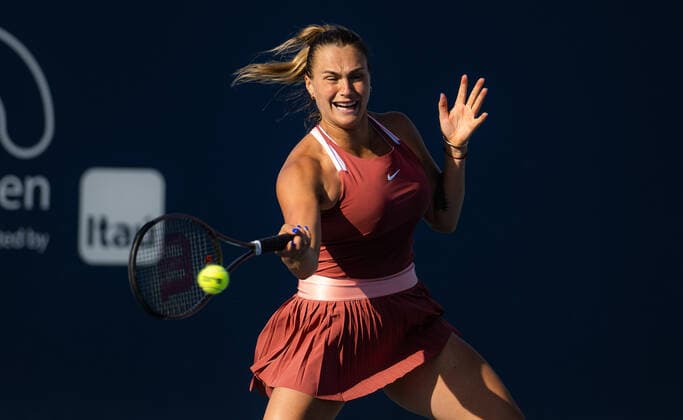 March 27, 2022, MIAMI, FLORIDA, UNITED STATES: Aryna Sabalenka of Belarus playing doubles at the 2022 Miami Open WTA, Tennis Damen 1000 tennis tournament MIAMI UNITED STATES - ZUMAa181 20220327_zaa_a181_243 Copyright: xRobxPrangex