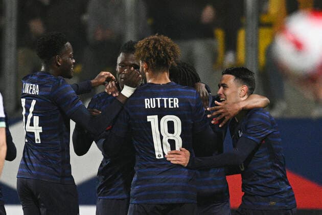 Joie des joueurs de l Equipe de France apres le but de Yasser Larouci (Fra) FOOTBALL : France Espoirs vs Irlande du Nord - Calais - 28 03 2022 JBAutissier Panoramic 