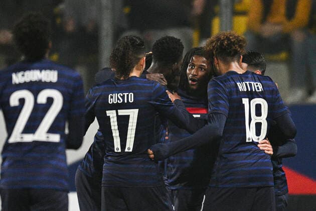 Joie des joueurs de l Equipe de France apres le but de Yasser Larouci (Fra) FOOTBALL : France Espoirs vs Irlande du Nord - Calais - 28 03 2022 JBAutissier Panoramic 