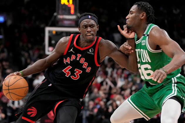 March 28, 2022, Toronto, ON, CANADA: Toronto Raptors forward Pascal Siakam (43) drives past Boston Celtics forward Aaron Nesmith (26) during second half NBA, Basketball Herren, USA basketball action in Toronto, Monday, March 28, 2022. Celtics at Raptors NBA  - ZUMAc35_ 20220328_zaf_c35_081 Copyright: xFrankxGunnx