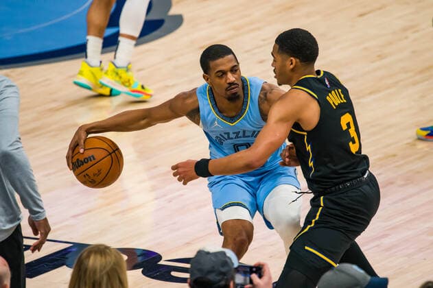 Grizzlies Shooting Guard De Anthony Melton (0) being guarded by Warriors Shooting Guard Jordan Poole (3) during a NBA, Basketball Herren, USA game between Memphis Grizzlies and Golden State Warriors at FedEx Forum in Memphis, Tennessee, USA, 28 March 2022. Golden State Warriors at Memphis Grizzlies !ACHTUNG: NUR REDAKTIONELLE NUTZUNG!  Copyright: xMatthewxA.xSmithx AME7076 20220329-4beb8545739fc0d05c898cb7fba195a96463ae3e