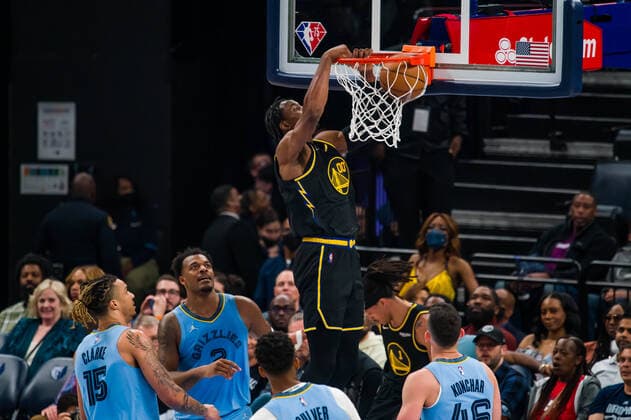 Sport Themen der Woche KW13 Sport Bilder des Tages Sport Bilder des Tages Warriors Power Forward Jonathan Kumingo (00) slam dunking during a NBA, Basketball Herren, USA game between Memphis Grizzlies and Golden State Warriors at FedEx Forum in Memphis, Tennessee, USA, 28 March 2022. Golden State Warriors at Memphis Grizzlies !ACHTUNG: NUR REDAKTIONELLE NUTZUNG!  Copyright: xMatthewxA.xSmithx AME7087 20220329-e754f8efae2dc9f7374b94d29858a1665fbf22a5