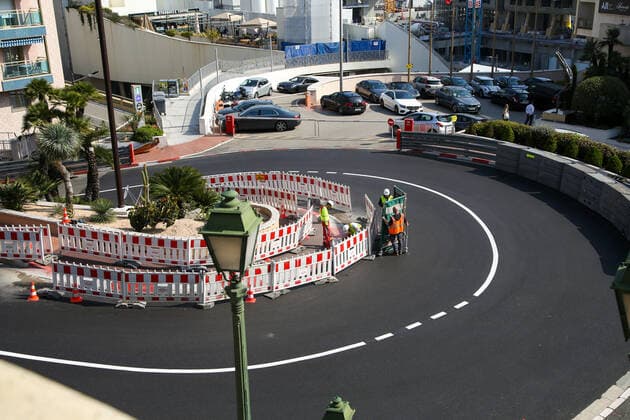 March 28, 2022, Monte-Carlo, Monaco: Workmen build barriers at Grand Hotel Hairpin for Monte Carlo Grand Prix Formula 1 race. The race takes place on 29 May 2022. Monte-Carlo Monaco - ZUMAs197 0153754024st Copyright: xDinendraxHariax