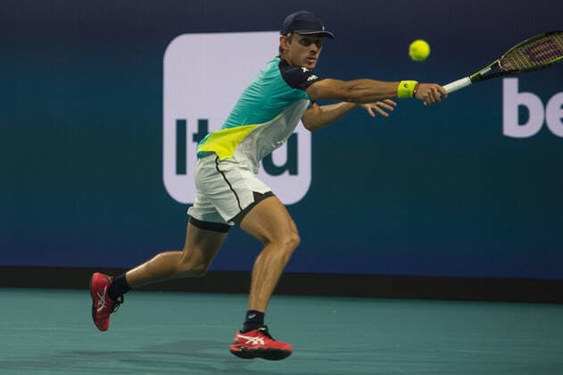 Alex de Minaur (AUS) is defeated by Stefanos Tsitsipas (GRE) 4-6, 3-6, at the Miami Open being played at Hard Rock Stadium in Miami Gardens, Florida on March 28,2022: Ã‚ Tennisclix CSM Miami Gardens USA - ZUMAc04_ 20220328_zaf_c04_067 Copyright: xKarlaxKinnex