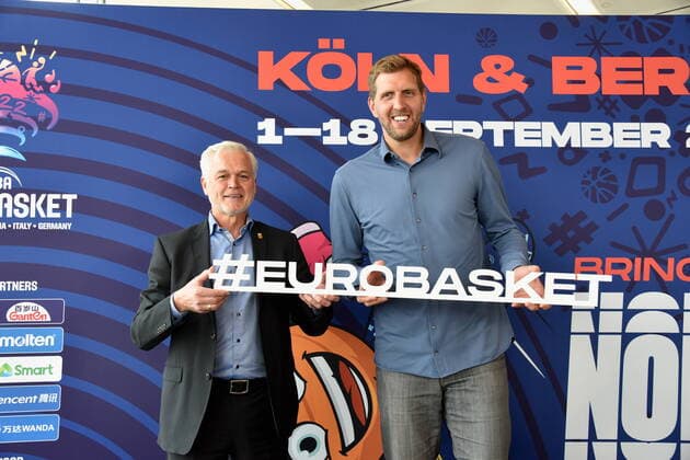 Armin Andres, DBB Vizepräsident und der Basketballspieler Dirk Nowitzki ist als deutscher Botschafter der FIBA EuroBasket 2022 (1.-18. September 2022) bei der Pressekonferenz in Köln