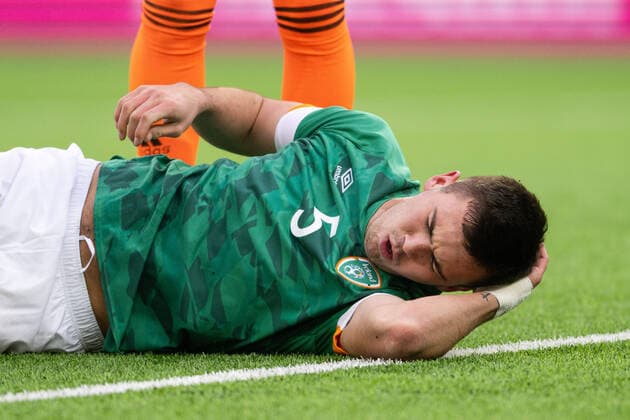 220329 Oisin McEntee of Ireland in pain during the UEFA European Under-21 Qualifier football match between Sweden and Ireland on March 29, 2022 in Boras. Photo: Mathias Bergeld BILDBYRAN kod MB MB0362 fotboll football soccer fotball em-kval kval uefa european under-21 qualifier U21, U 21 qualifier qualifying round qualification sverige sweden irland ireland bbeng depp skada Copyright: MATHIASxBERGELD BB220329MB016