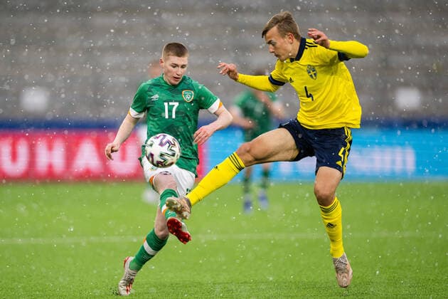 220329 Ross Tierney of Ireland and Jesper Tolinsson of Sweden during the UEFA European Under-21 Qualifier football match between Sweden and Ireland on March 29, 2022 in Boras. Photo: Mathias Bergeld BILDBYRAN kod MB MB0362 fotboll football soccer fotball em-kval kval uefa european under-21 qualifier U21, U 21 qualifier qualifying round qualification sverige sweden irland ireland bbeng Copyright: MATHIASxBERGELD BB220329MB017