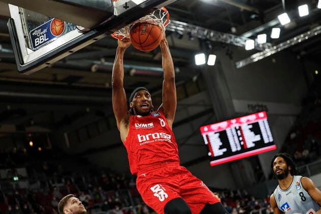 links Akil Mitchell (Brose Bamberg, 08) amberg - HAKRO Merlins Crailsheim - easyCredit-BBL - Basketball Bundesliga Saison 2021 22 Spieltag 17, 29.03.2022 Bamberg, Brose Arena Foto: Daniel Löb Loeb Copyright: DanielxLöb