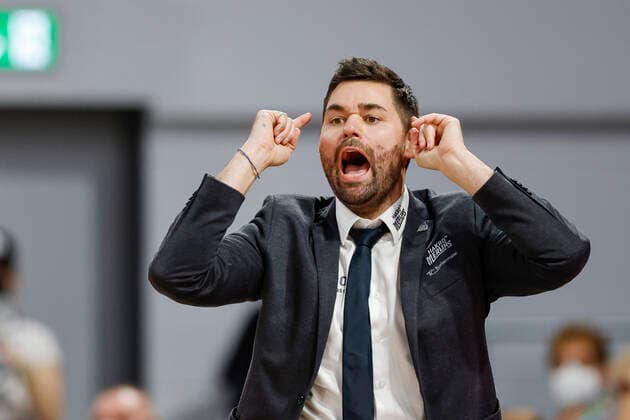 Headcoach Sebastian Gleim (HAKRO Merlins Crailsheim) amberg - HAKRO Merlins Crailsheim - easyCredit-BBL - Basketball Bundesliga Saison 2021 22 Spieltag 17, 29.03.2022 Bamberg, Brose Arena Foto: Daniel Löb Loeb Copyright: DanielxLöb