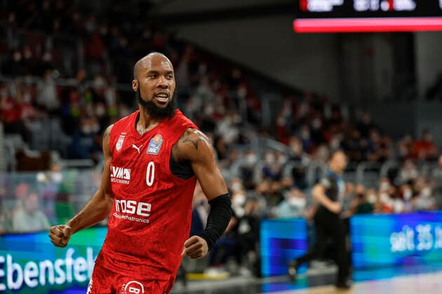Chris Dove (Brose Bamberg, 00) amberg - HAKRO Merlins Crailsheim - easyCredit-BBL - Basketball Bundesliga Saison 2021 22 Spieltag 17, 29.03.2022 Bamberg, Brose Arena Foto: Daniel Löb Loeb Copyright: DanielxLöb