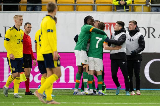220329 Players of Ireland celebrate after the UEFA European Under-21 Qualifier football match between Sweden and Ireland on March 29, 2022 in Boras. Photo: Jörgen Jarnberger BILDBYRAN COP 112 MB0362 fotboll football soccer fotball em-kval kval uefa european under-21 qualifier U21, U 21 qualifier qualifying round qualification sverige sweden irland ireland bbeng jubel Copyright: JÖRGENxJARNBERGER BB220329JJ032