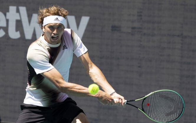 Sport Bilder des Tages Alexander Zverev from Germany returns a two handed backhand shot to Thanasi Kokkinakis from Australia at the Miami Open in the Hard Rock Stadium in Miami Gardens, Florida, on Tuesday, March 29, 2022. Zverev defeated Kokkinakis 6-4, 6-4.  MIA20220329106 GARYxIxROTHSTEIN