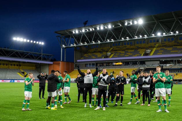 220329 Players of Ireland celebrate after the UEFA European Under-21 Qualifier football match between Sweden and Ireland on March 29, 2022 in Boras. Photo: Jörgen Jarnberger BILDBYRAN COP 112 MB0362 fotboll football soccer fotball em-kval kval uefa european under-21 qualifier U21, U 21 qualifier qualifying round qualification sverige sweden irland ireland bbeng jubel Copyright: JÖRGENxJARNBERGER BB220329JJ034