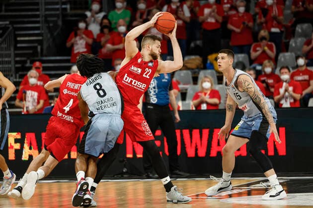 Mitte Martinas Geben (Brose Bamberg, 22) amberg - HAKRO Merlins Crailsheim - easyCredit-BBL - Basketball Bundesliga Saison 2021 22 Spieltag 17, 29.03.2022 Bamberg, Brose Arena Foto: Daniel Löb Loeb Copyright: DanielxLöb
