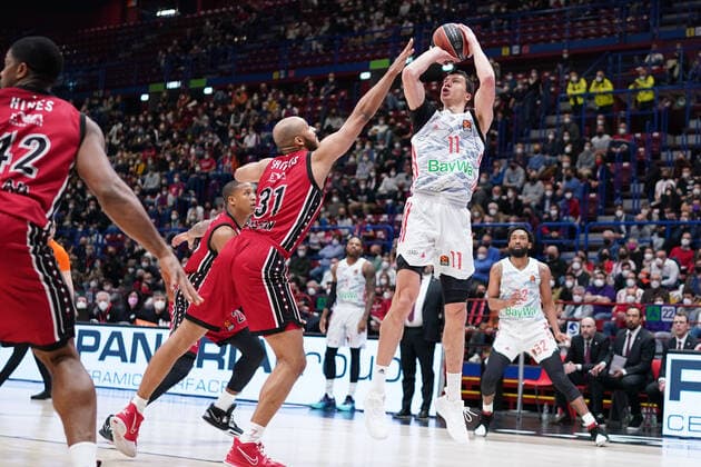 Vladimir Lucic (FC Bayern Munchen Basketball) thwarted by Shavon (AX Armani Exchange Olimpia Milano) during A X Armani Exchange Milano vs Bayern Monaco, Basketball Euroleague Championship in Milan, Italy, March 29 2022  Copyright: xSimonexLucarellix xipa-agency.nex xx 0