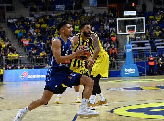 Pierria Henry (20) of Fenerbahce Beko Istanbul and Maodo Lo (0) of Alba Berlin in action during the Turkish Airlines EuroLeague Regular Season Round 21 match between Fenerbahce Beko Istanbul and Alba Berlin at Ulker Sports Arena in Istanbul, Turkey , on March 29, 2022 