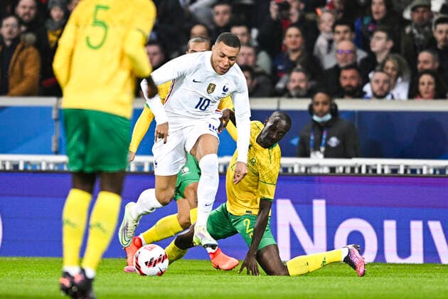 Kylian MBappe (Fra) vs Nyiko Mobbie (AFS) FOOTBALL : France vs Afrique du Sud - Match Amical - 29 03 2022 JBAutissier Panoramic 