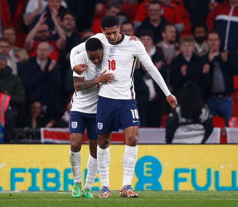 England v Ivory Coast International Friendly, Länderspiel, Nationalmannschaft Raheem Sterling of England celebrates scoring their second goal with Jude Bellingham during the International Friendly match at Wembley Stadium, London Content Not Available For UK Newspapers Copyright: xPaulxChestertonx FIL-16730-0081 UK Newspapers OUT