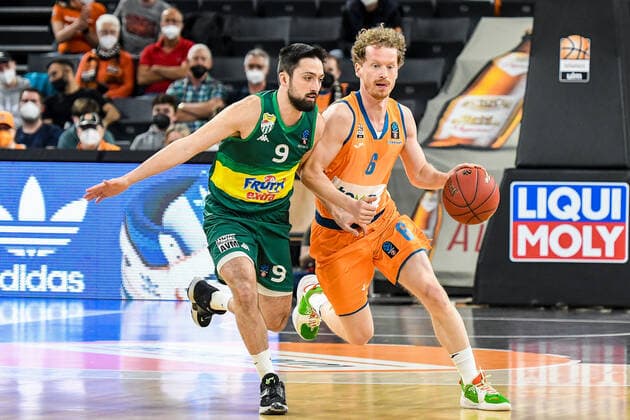 GER, EuroCup, ratiopharm ulm vs Frutti Extra Bursaspor 29.03.2022, ratiopharm arena, Neu-Ulm, GER, EuroCup, ratiopharm ulm vs Frutti Extra Bursaspor, im Bild Omer Al (Bursaspor, 9), Per Günther Guenther (Ulm, 6)