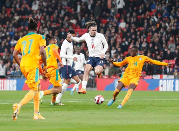 England v Ivory Coast International Friendly, Länderspiel, Nationalmannschaft Jack Grealish of England back heels the ball into the path of Jude Bellingham during the International Friendly match at Wembley Stadium, London Content Not Available For UK Newspapers Copyright: xPaulxChestertonx FIL-16730-0098