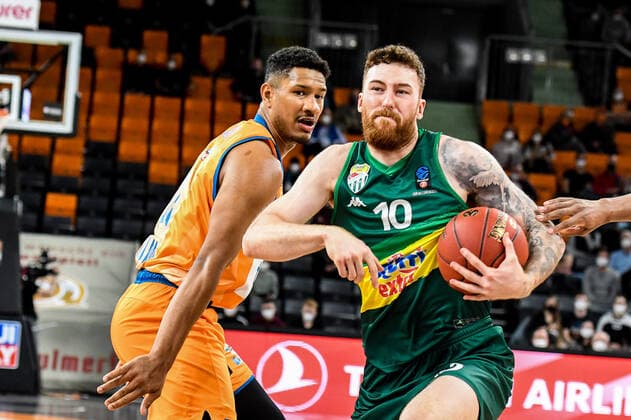 GER, EuroCup, ratiopharm ulm vs Frutti Extra Bursaspor 29.03.2022, ratiopharm arena, Neu-Ulm, GER, EuroCup, ratiopharm ulm vs Frutti Extra Bursaspor, im Bild Karim Jallow (Ulm, 35), Onuralp Bitim (Bursaspor, 10)