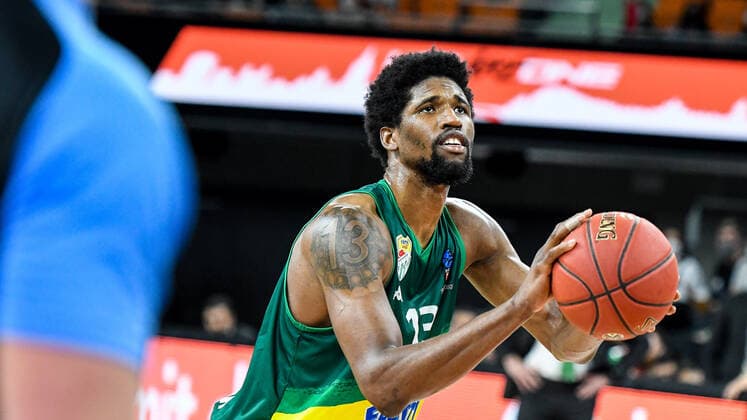 GER, EuroCup, ratiopharm ulm vs Frutti Extra Bursaspor 29.03.2022, ratiopharm arena, Neu-Ulm, GER, EuroCup, ratiopharm ulm vs Frutti Extra Bursaspor, im Bild Kavarrius Hayes (Bursaspor, 13) beim Freiwurf
