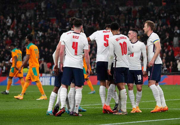 England v Ivory Coast International Friendly, Länderspiel, Nationalmannschaft Tyrone Mings of England celebrates scoring their third goal with team mates during the International Friendly match at Wembley Stadium, London Content Not Available For UK Newspapers Copyright: xPaulxChestertonx FIL-16730-0185