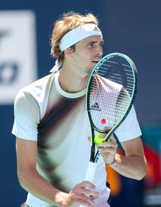 Tennis, ATP-Turnier in Miami March 29, 2022, Austin, Texas, United States: Alexander Zverev (GER) gets ready to serve during the men s fourth round at the Miami Open presented by Itau at Hard Rock Stadium in Miami Gardens, Florida. Austin United States - ZUMAw109 20220329_zap_w109_025 Copyright: xDebbyxWongx
