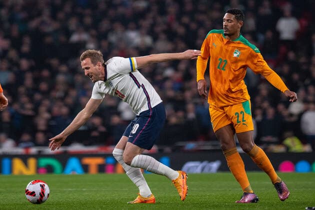 LONDON, ENGLAND - MARCH 29: Emile Smith Rowe of England control ball and Sebastien Haller of Ivory Coast during the International Friendly, Länderspiel, Nationalmannschaft match between England and Ivory Coast at Wembley Stadium on March 29, 2022 in London, E England v Ivory Coast - International Friendly Copyright: xSebastianxFrejx
