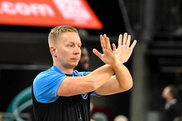GER, EuroCup, ratiopharm ulm vs Frutti Extra Bursaspor 29.03.2022, ratiopharm arena, Neu-Ulm, GER, EuroCup, ratiopharm ulm vs Frutti Extra Bursaspor, im Bild Schiedsrichter Rain Peerandi