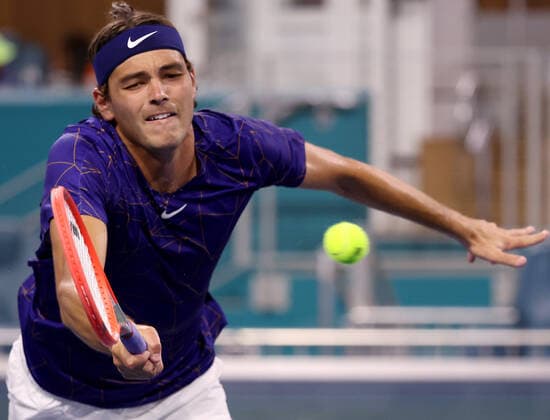Tennis, ATP-Turnier in Miami March 29, 2022, Miami Gardens, Florida, United States Of America: MIAMI GARDENS, FLORIDA - MARCH 29: Miomir Kecmanovic of Serbia defeats Taylor Fritz of the United States during the Men s Singles match on Day 9 of the 2022 Miami Open at Hard Rock Stadium on March 29, 2022 in Miami Gardens, Florida....People: Taylor Fritz Miami Gardens United States Of America - ZUMAs214 20220329_zda_s214_076 Copyright: xSMGx