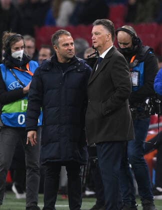 Bundestrainer Hansi Flick (Deutschland), li., und Trainer Louis van Gaal (Niederlande) vor dem Spiel 29.03.2022, Fussball 2022, GER, Länderspiel, Niederlande - Deutschland 1:1, , Foto: Maik Hölter TEAM2sportphoto Amsterdam Johan Cruijff ArenA Niederlande