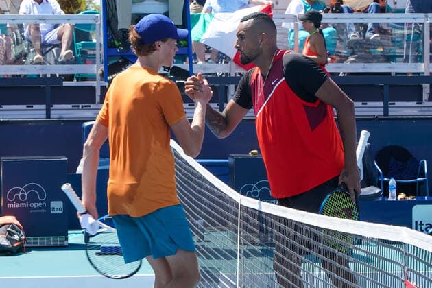 March 29, 2022, Miami Gardens, Florida, United States: Jannik Sinner (ITA)(L) and Nick Kyrgios (AUS) shake hands after their men s singles fourth round match at the Miami Open presented by Itau at Hard Rock Stadium in Miami Gardens, Florida. Miami Gardens United States - ZUMAw109 20220329_zap_w109_089 Copyright: xDebbyxWongx