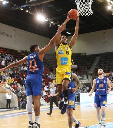 Justin Simon (Riesen, rechts) . MHP Riesen Ludwigsburg vs. Mitteldeutscher BC . Basketball-Bundesliga 2021-2022. Ludwigsburg , GER, 30.03.2022,
