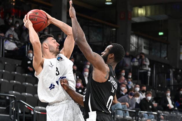 Basketball I Herren I Saison 2021-2022 I Eurocup I 17. Spieltag I Hamburg Towers - Dolomiti Energia Trento I 30.03.2022 Maximilian DiLeo (3, Hamburg Towers) gegen Dominique Johnson (0, Dolomiti Energia Trento) Hamburg edel-optics.de Arena Hamburg Deutschland Copyright: xLobeca AndreasxHannigx