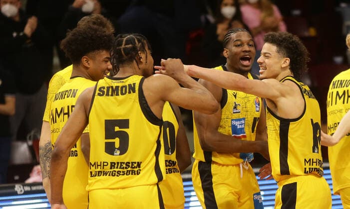 Ludwigsburg , Basketball easycredit BBL Bundesliga . MHP Riesen Ludwigsburg vs. SYNTAINICS MBC , rechts: Jonah Radebaugh ( Riesen )