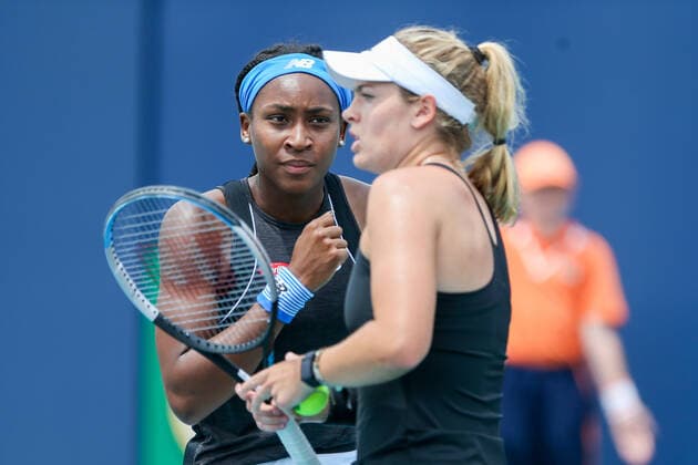 March 30, 2022, Miami Gardens, Florida, United States: Coco Gauff (USA) (L) and Caty McNally (USA) converse on the court during women s doubles at the Miami Open presented by Itau at Hard Rock Stadium in Miami Gardens, Florida. Miami Gardens United States - ZUMAw109 20220330_zap_w109_017 Copyright: xDebbyxWongx
