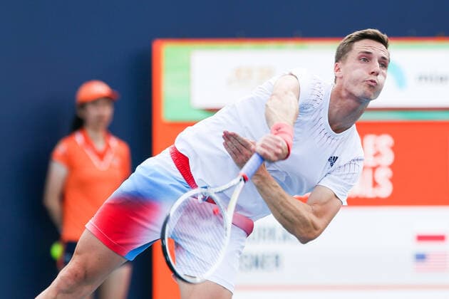 March 30, 2022, Miami Gardens, Florida, United States: Joe Salisbury (GBR) serves during the men s doubles quarterfinals at the Miami Open presented by Itau at Hard Rock Stadium in Miami Gardens, Florida. Miami Gardens United States - ZUMAw109 20220330_zap_w109_062 Copyright: xDebbyxWongx
