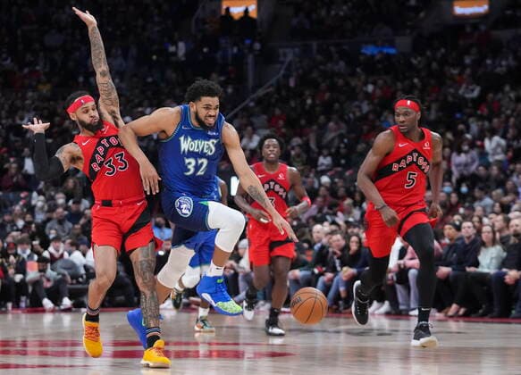 March 30, 2022, TORONTO, ON, CANADA: Minnesota Timberwolves centre Karl-Anthony Towns (32) drives around Toronto Raptors guard Gary Trent Jr. (33) as Raptors forward Precious Achiuwa (5) looks on during second half NBA, Basketball Herren, USA basketball action in Toronto, Wednesday, March 30, 2022. Canada News - March 30, 2022 - ZUMAc35_ 20220330_zaf_c35_172 Copyright: xNathanxDenettex