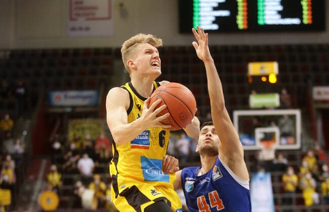 Ludwigsburg , Basketball easycredit BBL Bundesliga . MHP Riesen Ludwigsburg vs. SYNTAINICS MBC , Johannes Patrick ( Riesen )