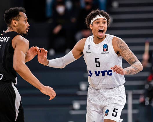 Jonathan Williams (Trento), Caleb Homesley (Towers) 30.03.22, Hamburg, Hamburg Towers vs. Dolimiti Energia Trento, Basketball 7Days EuroCup, Round 17, Saison 2021 2022 Â