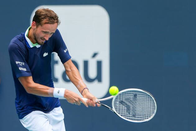 March 31, 2022, Miami Gardens, Florida, United States: Daniil Medvedev (RUS) returns a shot during the men s singles quarterfinals at the Miami Open presented by Itau at Hard Rock Stadium in Miami Gardens, Florida. Miami Gardens United States - ZUMAw109 20220331_zap_w109_016 Copyright: xDebbyxWongx