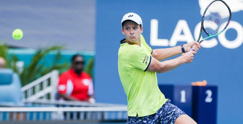 March 31, 2022, Miami Gardens, Florida, United States: Hubert Hurkacz (POL) returns a shot during the men s singles quarterfinals at the Miami Open presented by Itau at Hard Rock Stadium in Miami Gardens, Florida. Miami Gardens United States - ZUMAw109 20220331_zap_w109_026 Copyright: xDebbyxWongx