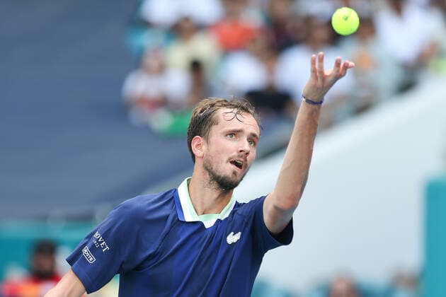 March 31, 2022, Miami Gardens, Florida, United States: Daniil Medvedev (RUS) serves during the men s singles quarterfinals at the Miami Open presented by Itau at Hard Rock Stadium in Miami Gardens, Florida. Miami Gardens United States - ZUMAw109 20220331_zap_w109_028 Copyright: xDebbyxWongx